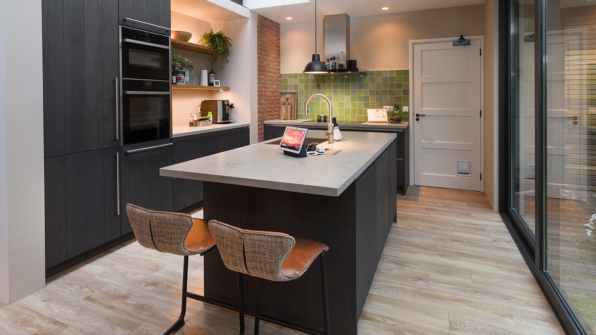 Zwarte moderne keuken in Halsteren