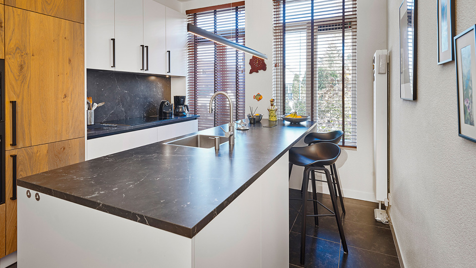 Keuken zwart wit met hout Utrecht