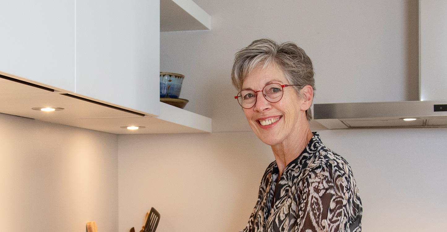 17 - Moderne witte greeploze keuken