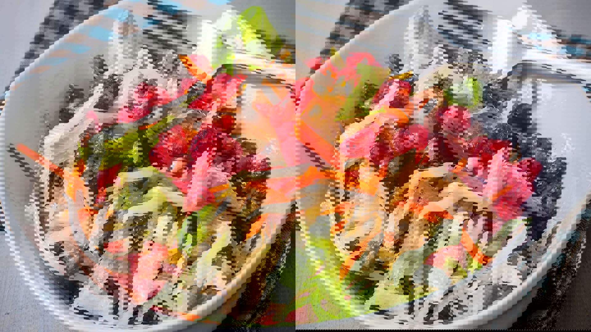 Fris zoete rauwkost salade het perfecte bij gerecht