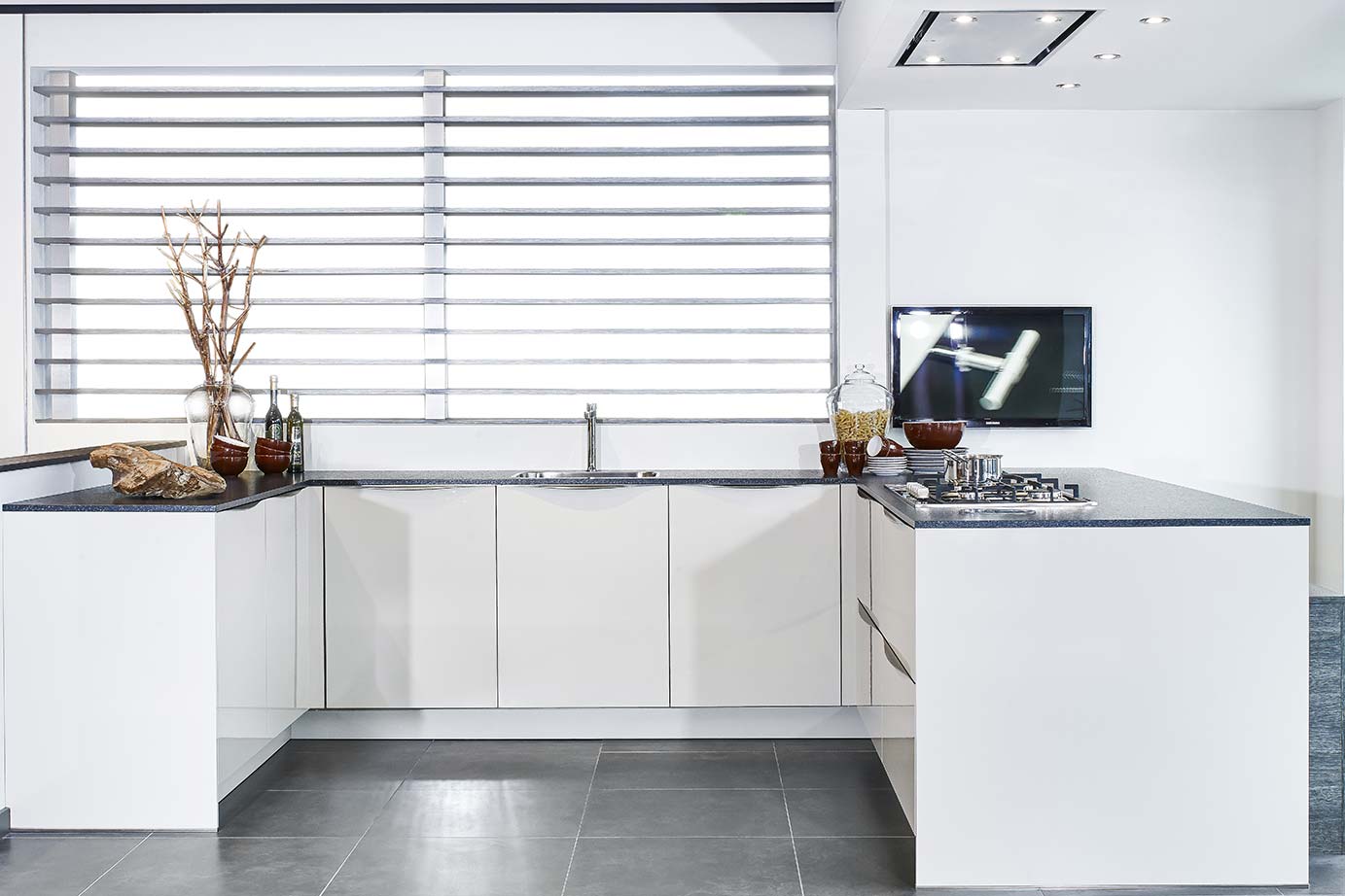 Hoogglans keuken in U-opstelling