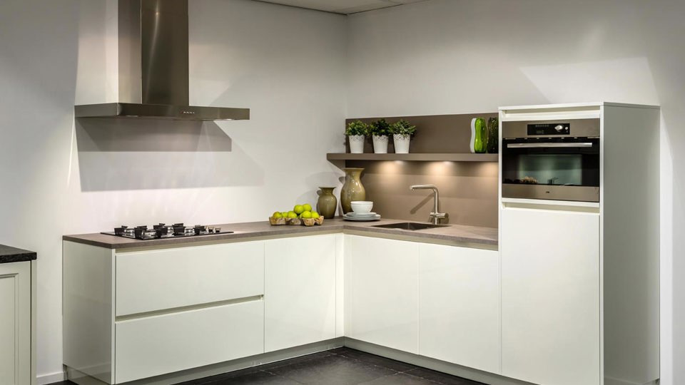 Moderne keuken in hoekopstelling