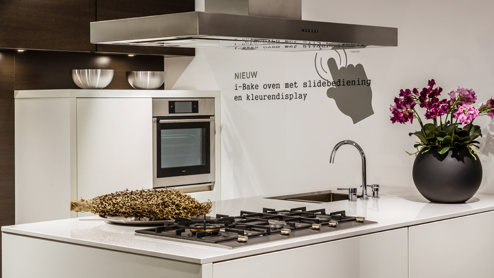 Moderne keuken met kookeiland