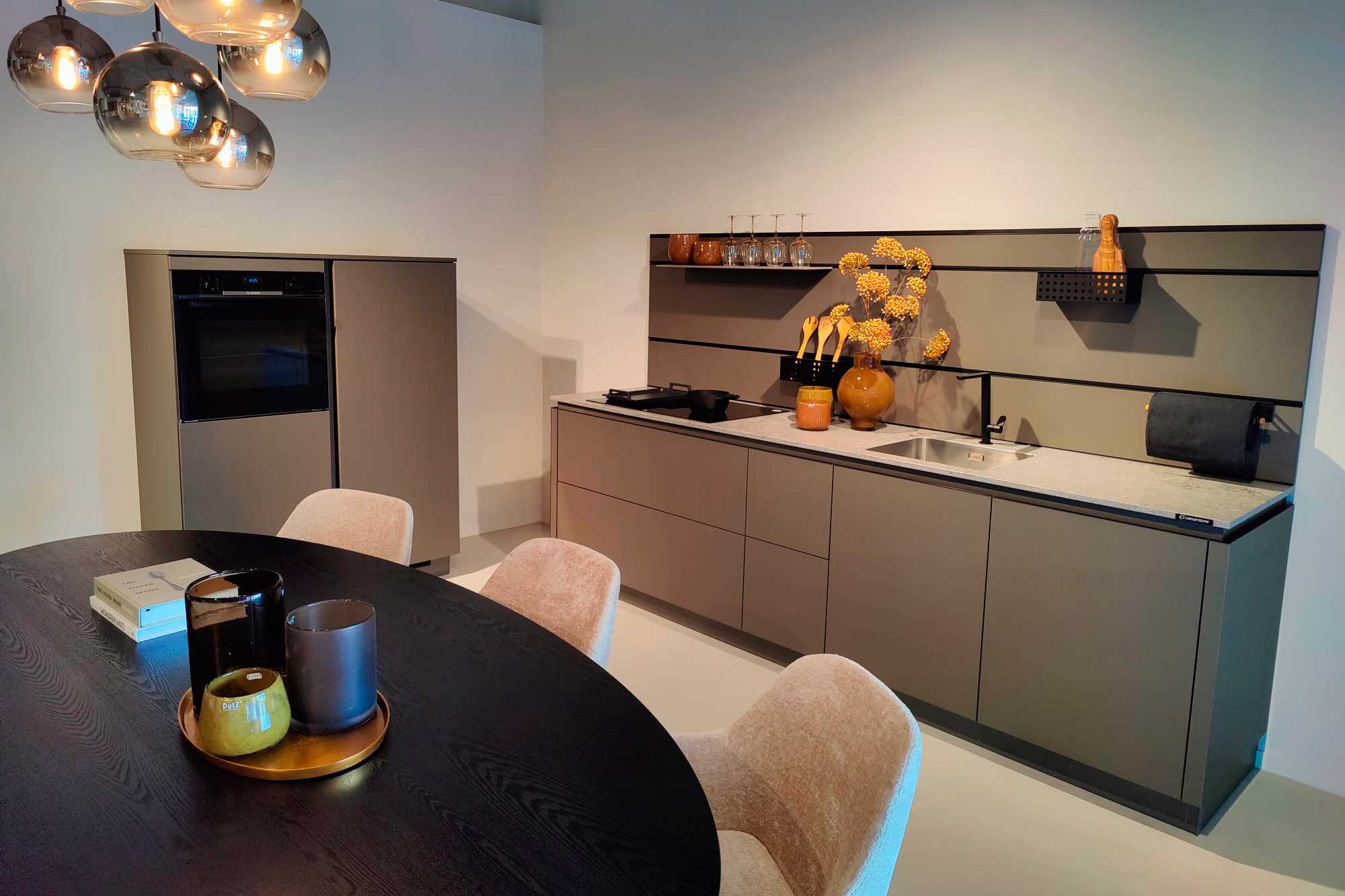 Moderne Keuken Met Kastenwand K05 (1)