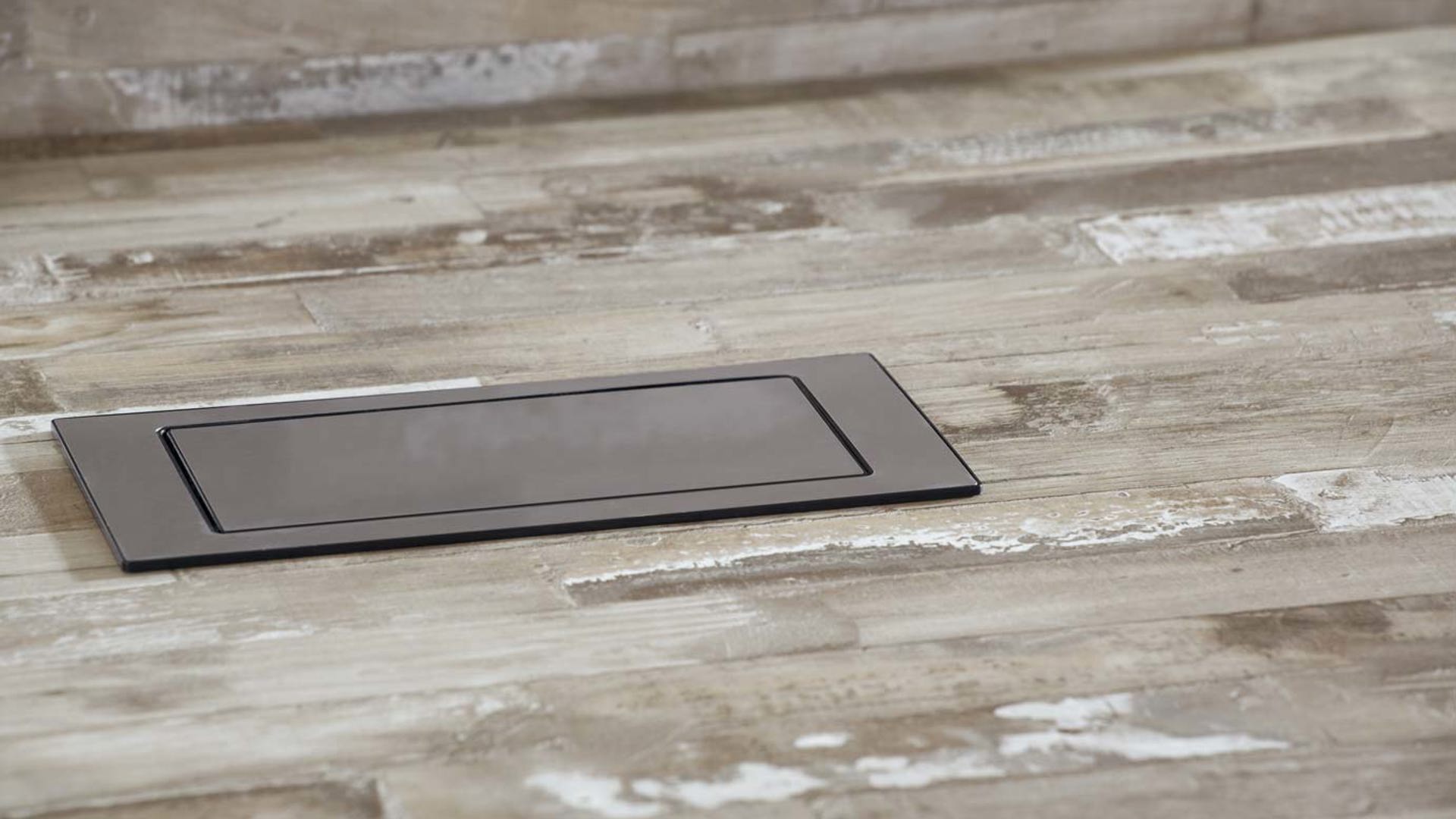 Stopcontact in werkblad netjes afgewerkt