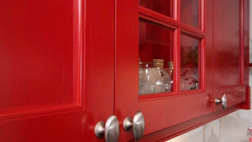 Rode keuken in landelijke stijl