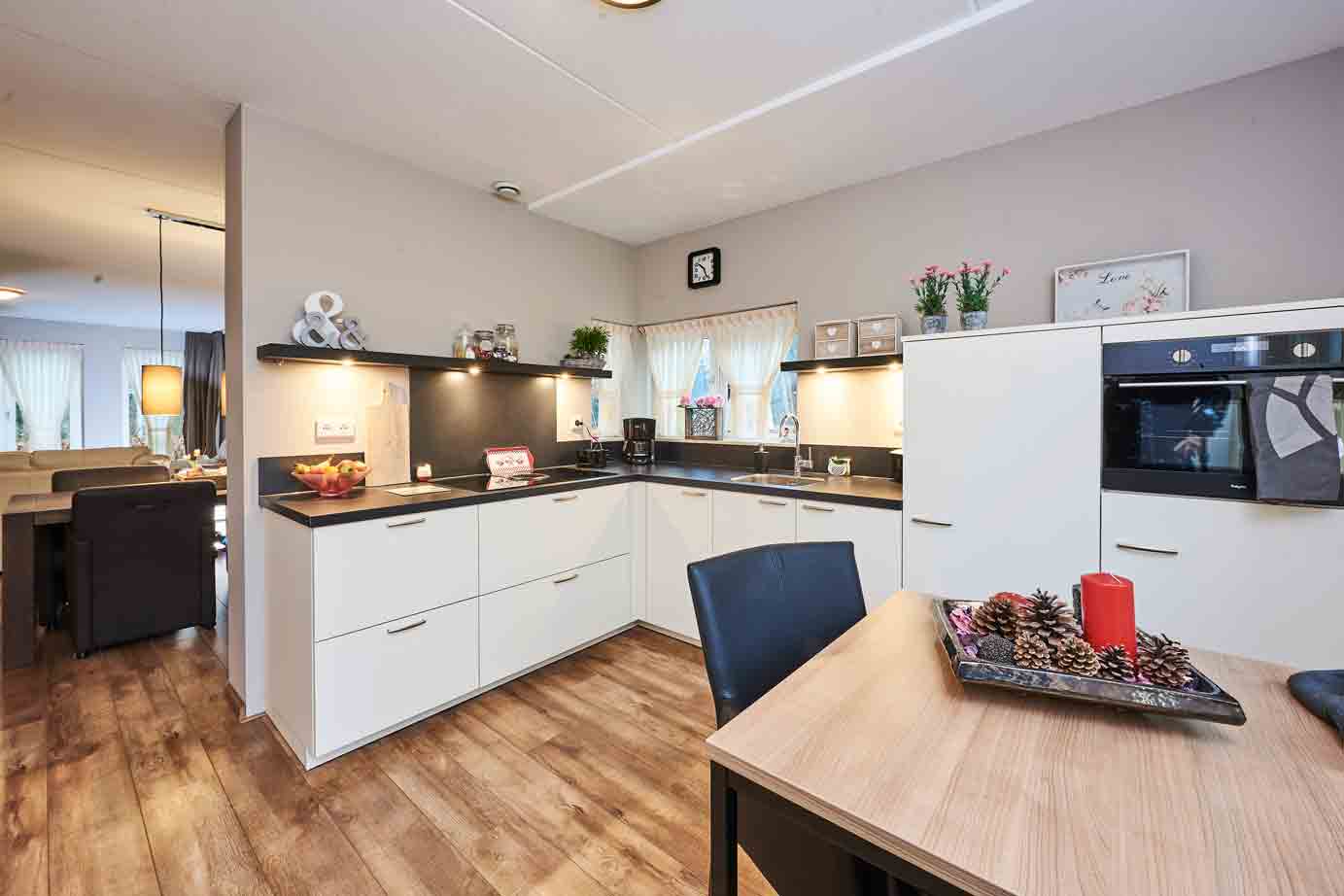 Moderne keuken Lepelstraat in hoekopstelling