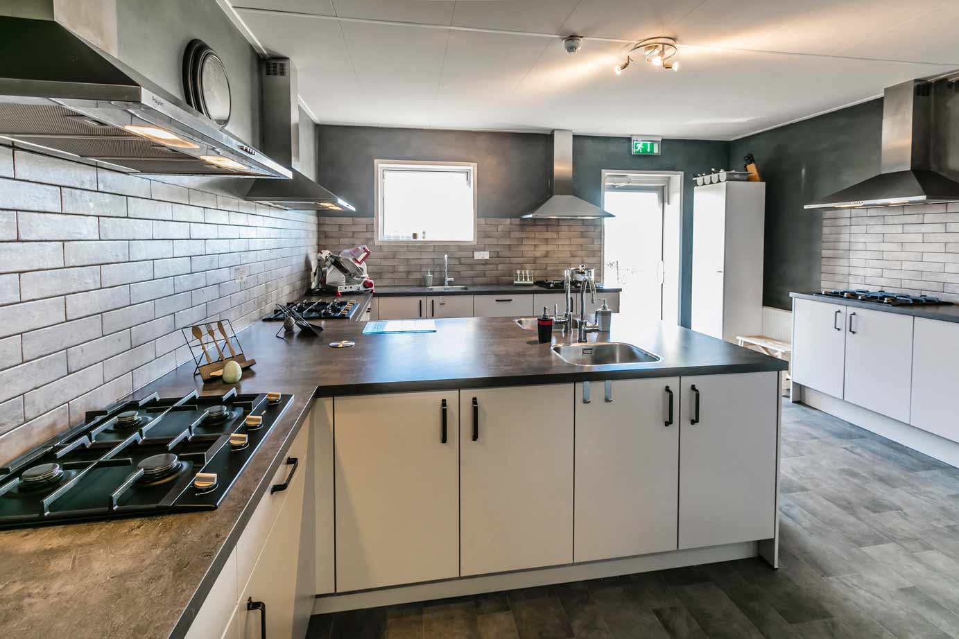 Keuken zorgboerderij Bennekom in hoekopstelling