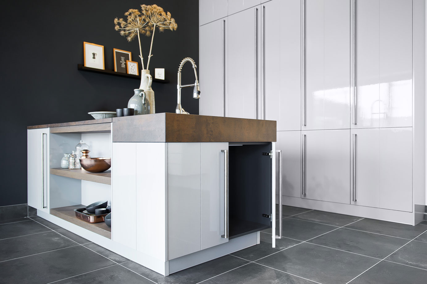 Hoogglans design keuken met eiland