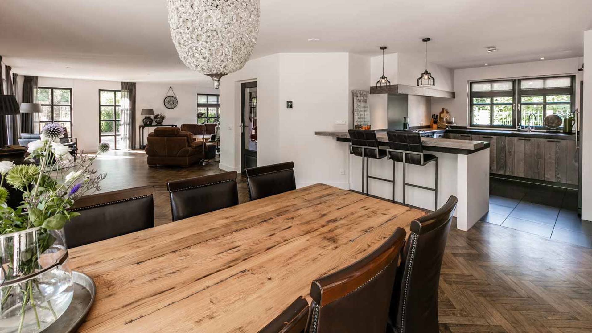 Houten keuken met modern landelijke stijl