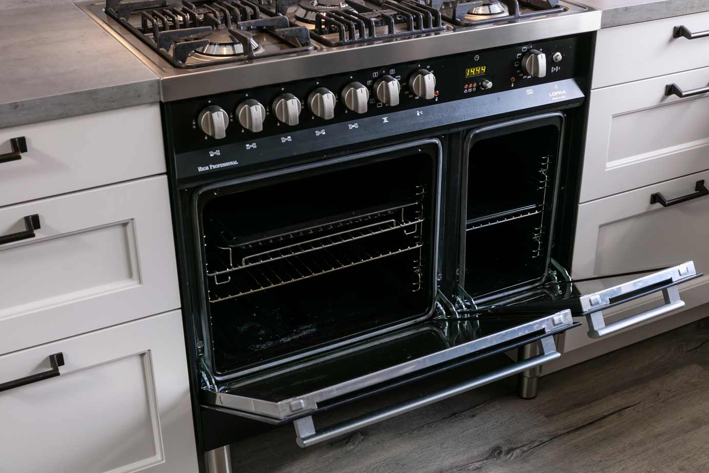 Landelijke U-Keuken Urk, oven