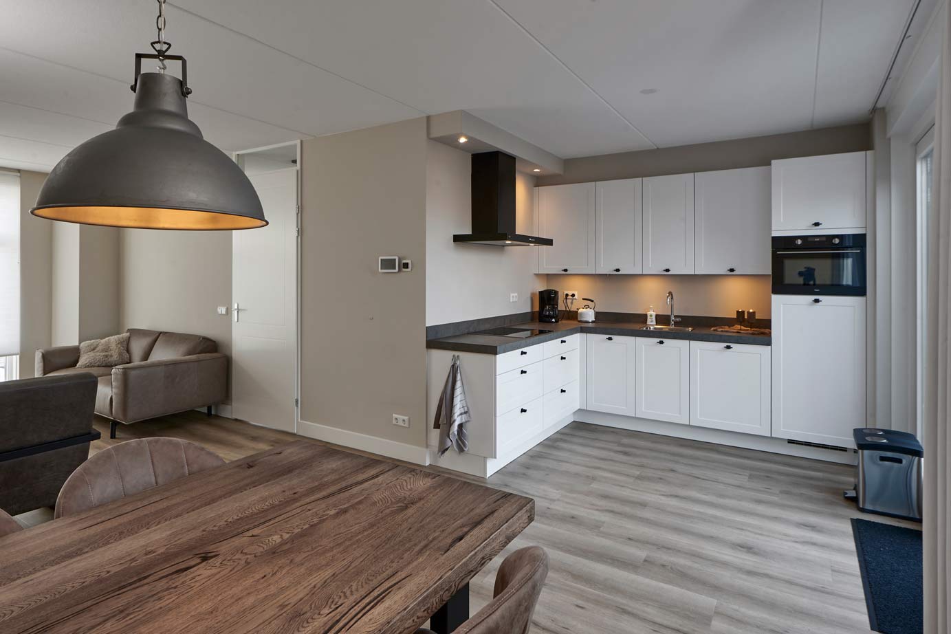 Tijdloze witte keuken Oosterland