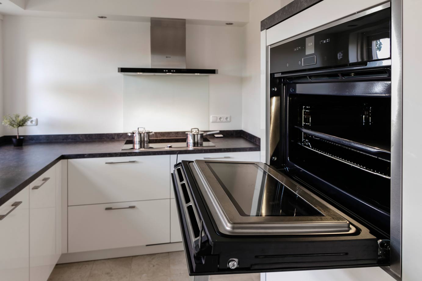 Tijdloze hoekkeuken Dronten, oven