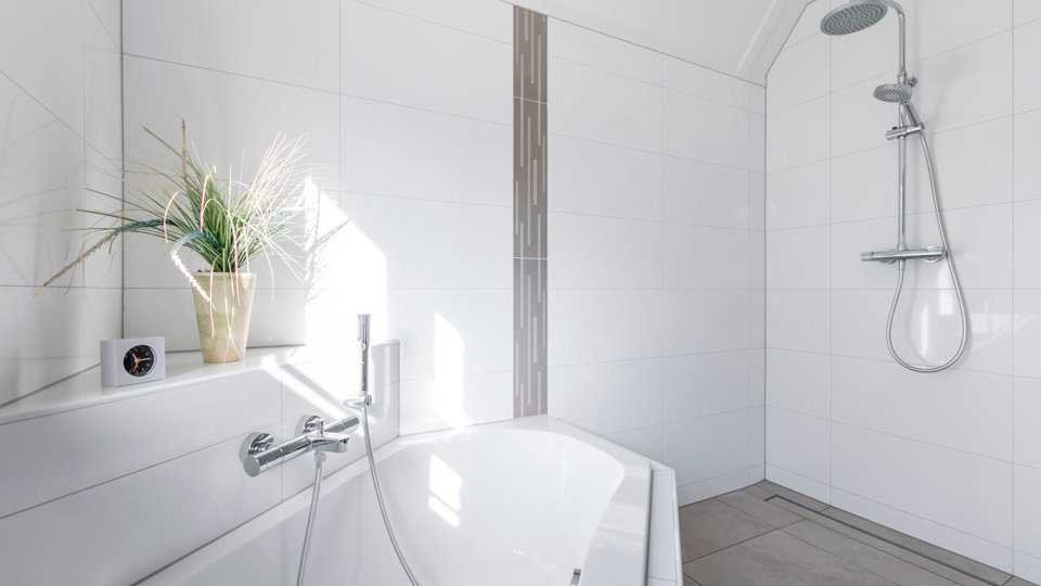 Badkamer Lelystad, aparte douchehoek