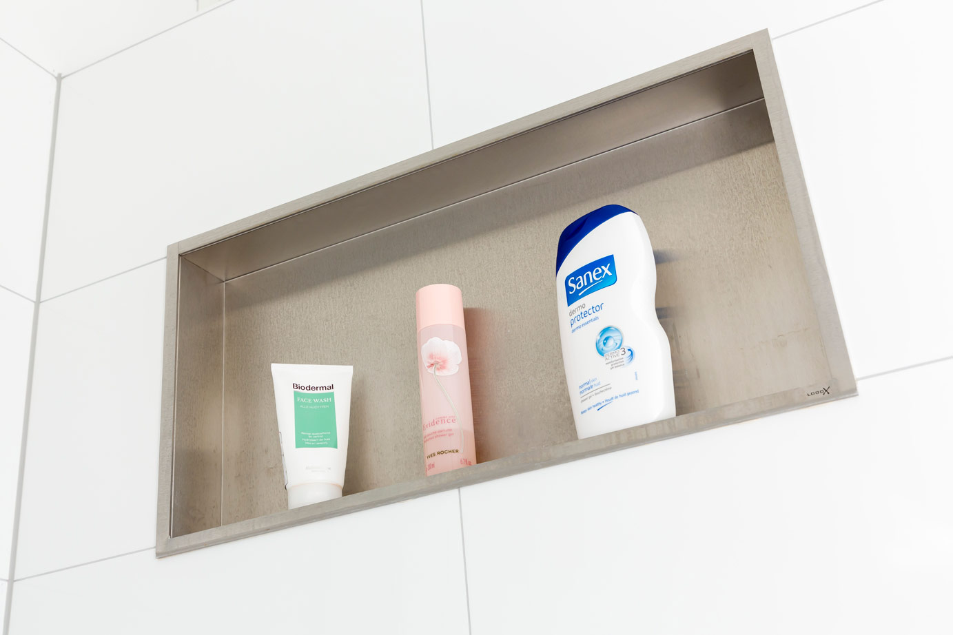 Badkamer Lelystad, nis voor shampoo