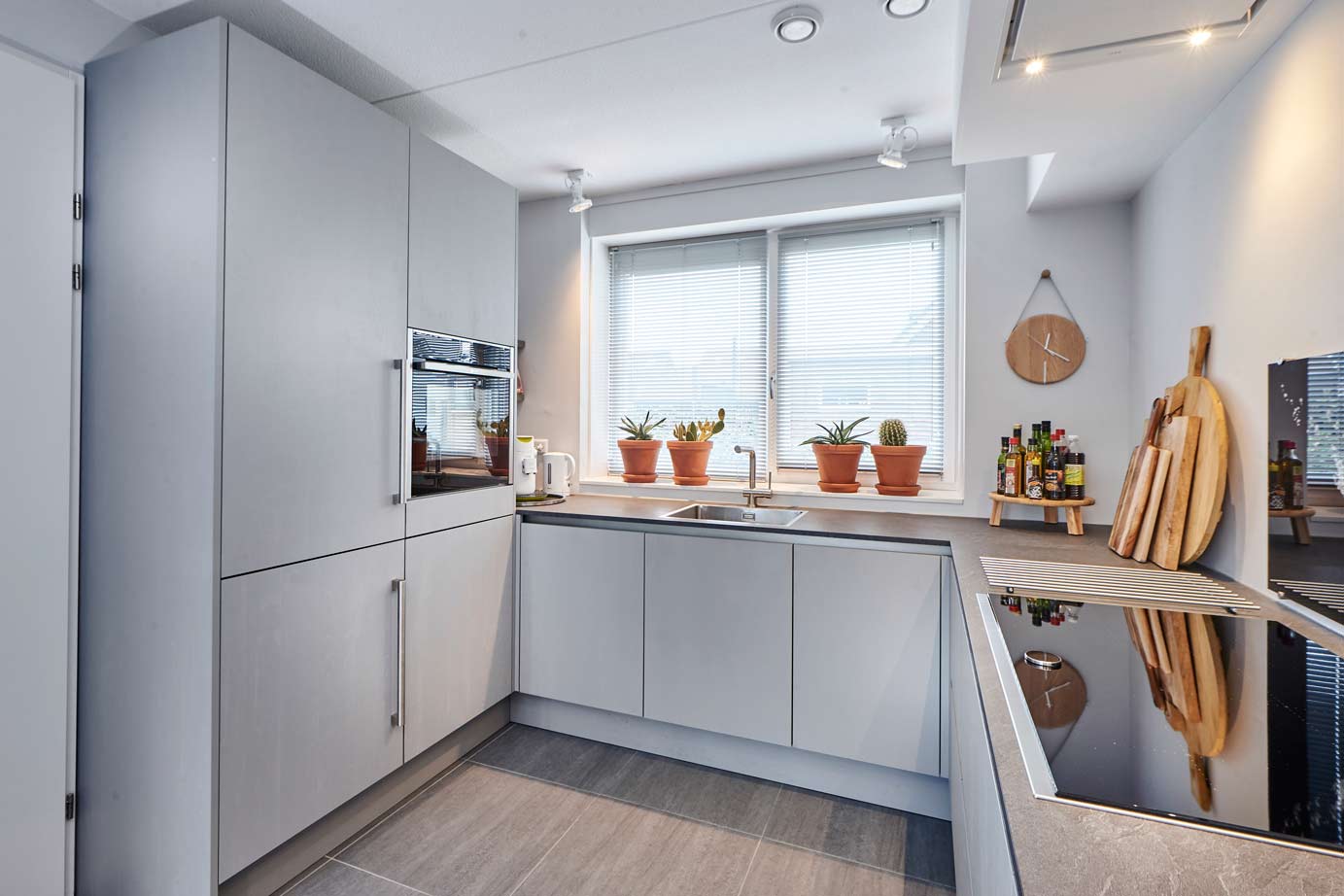 U-Keuken Noord Scharwoude, hoge kasten