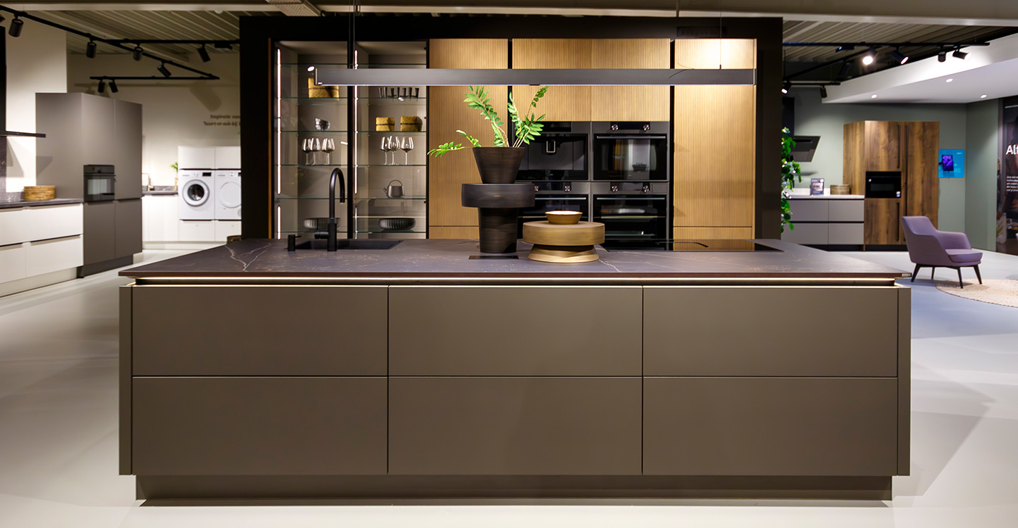 Adee R14 2240114 03 WEB