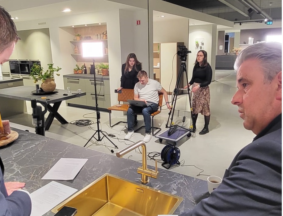 Filmen Met Het Team Cropped