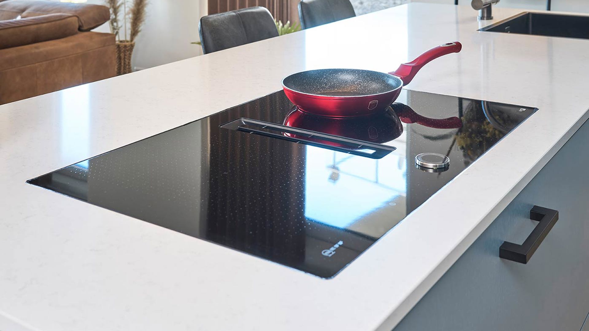 Moderne Kleurrijke Keuken Met Inductiekookplaat