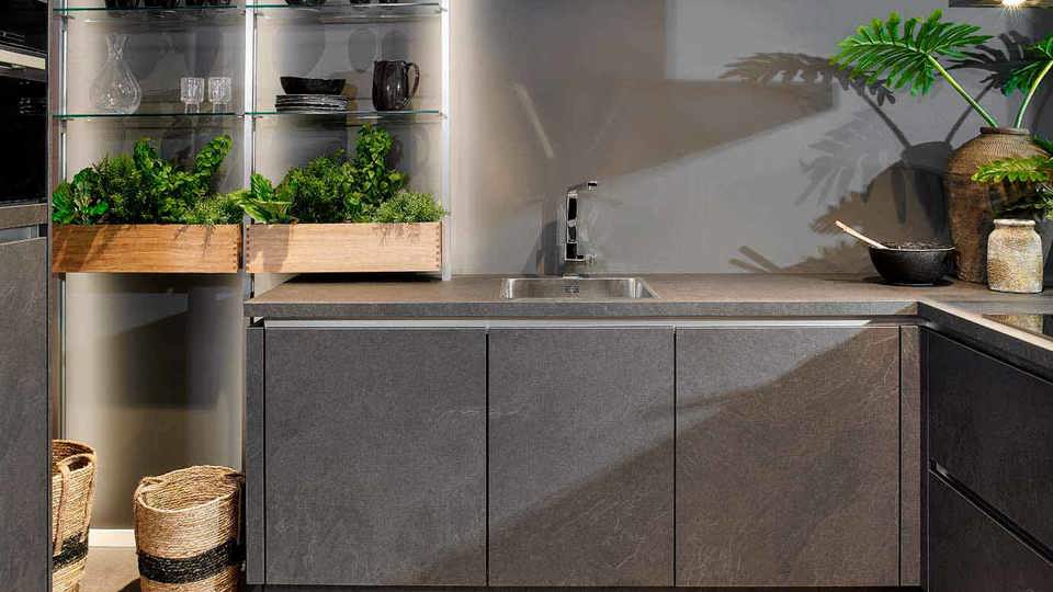 Chique industriële keuken met greeploze fronten 