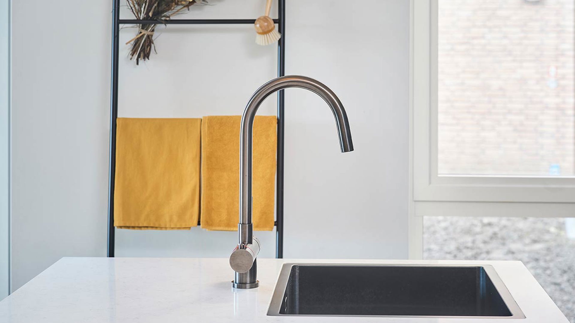 Moderne Kleurrijke Keuken Met Spoelbak